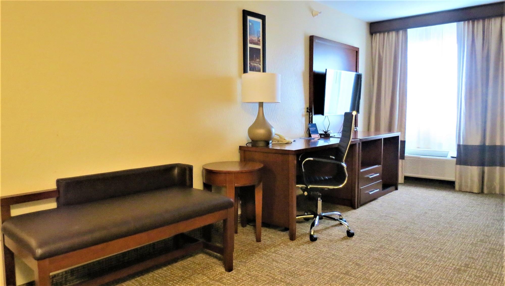Comfort Inn & Suites Fairborn Near Wright Patterson Afb Ngoại thất bức ảnh