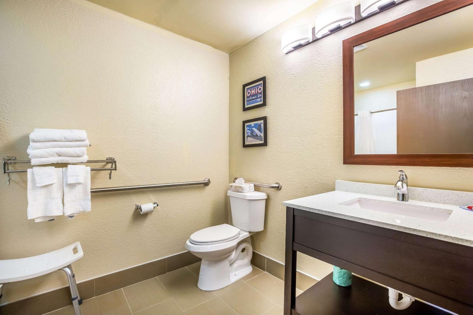 Comfort Inn & Suites Fairborn Near Wright Patterson Afb Ngoại thất bức ảnh