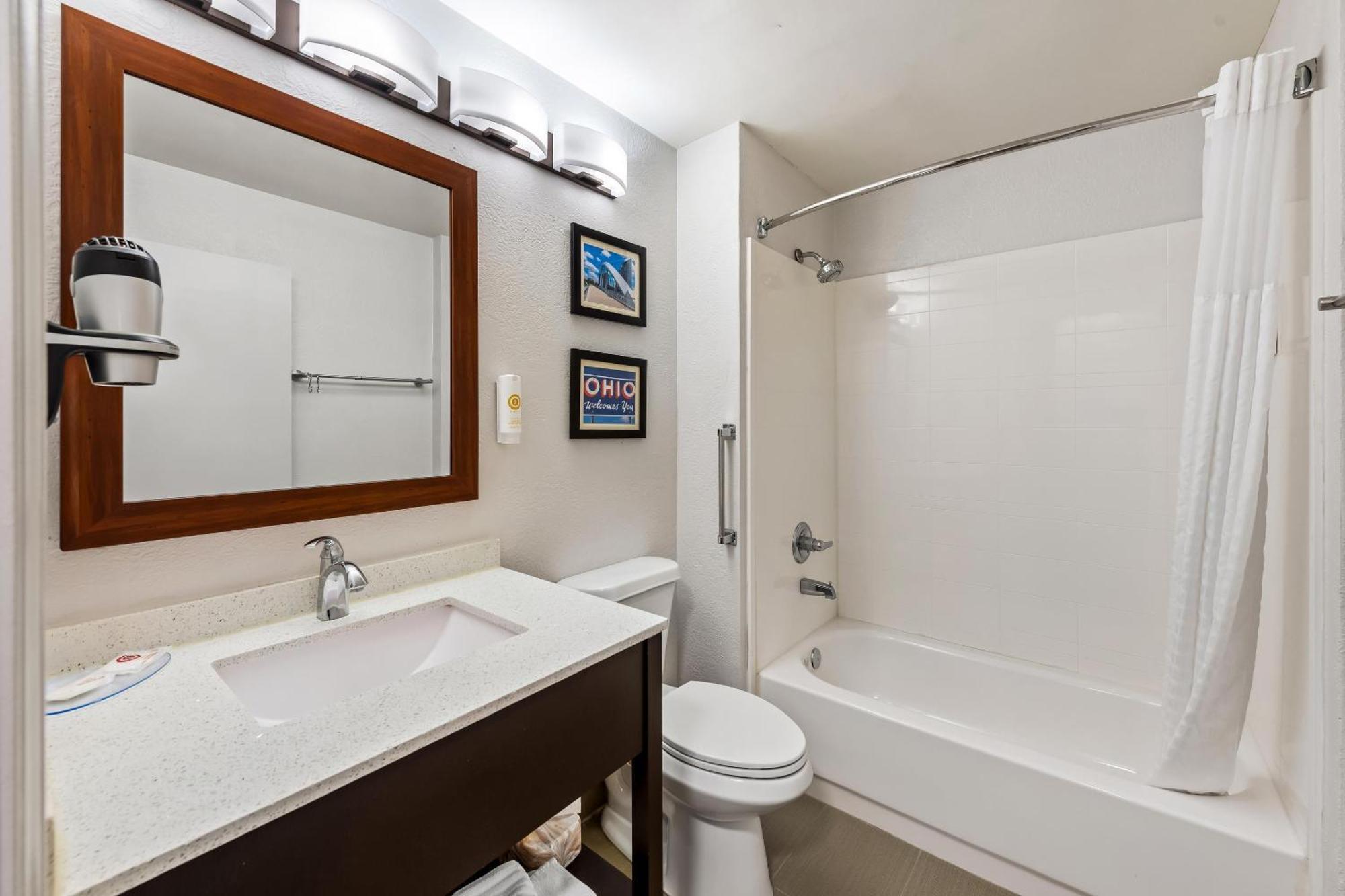 Comfort Inn & Suites Fairborn Near Wright Patterson Afb Ngoại thất bức ảnh