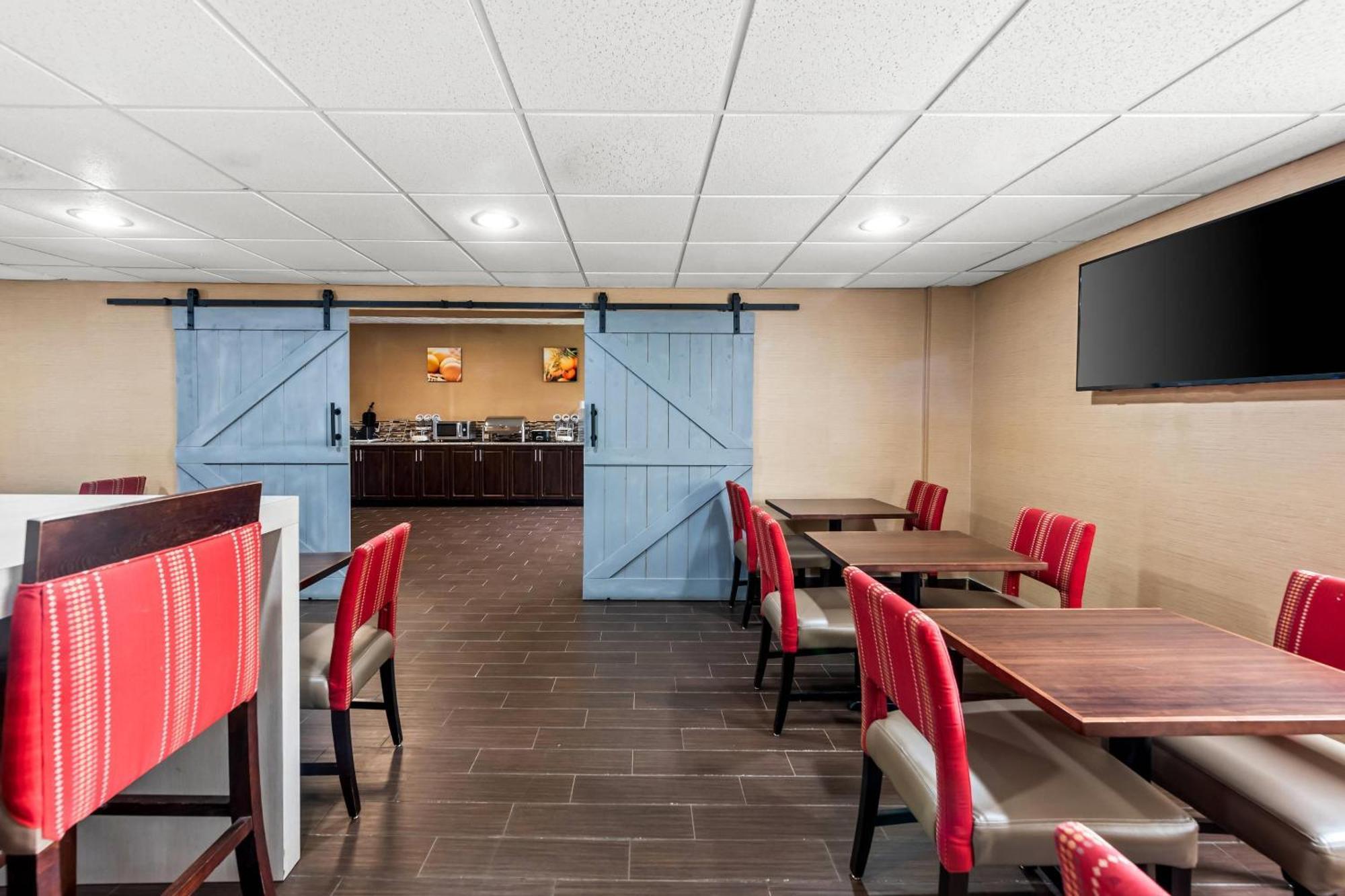 Comfort Inn & Suites Fairborn Near Wright Patterson Afb Ngoại thất bức ảnh